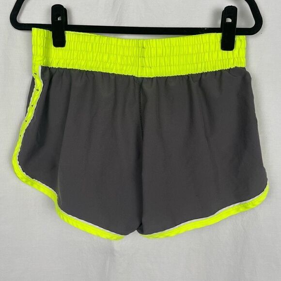 Under Armour Heat Gear Semi-Fitted Neon Short - Women’s M - Picture 2 of 5